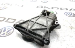 Кронштейн генератора Volkswagen Transporter 2006 070903143C T5 2.5 BNZ