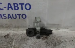Кронштейн воздушного фильтра Volvo C30 30650770