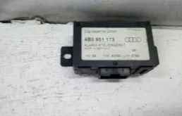 Блок управления AUDI A4 4D0951173