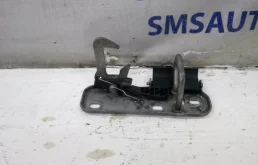 Крюк капота Volkswagen Passat 2006-2007 1K0823480 2.0T