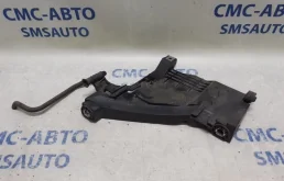 Кронштейн фары Audi A5 2008-2011 8T0941453A 8K 3.2, левый