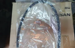 Уплотнитель лобового стекла Nissan Pathfinder 2008-2013 727174X00A R51 YD25, передний