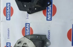 Кронштейн усилителя переднего бампера Nissan Note 2006-2013 75114ED00A E11 CR14, передний правый