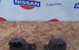 Кронштейн двигателя Nissan Pathfinder 2005-2010 11233EB300 R51 YD25