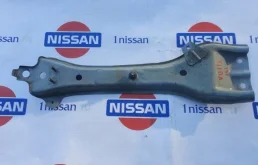 Кронштейн кузовной Nissan Tiida 2006-2013 62550EL030 C11 HR16DE, передний