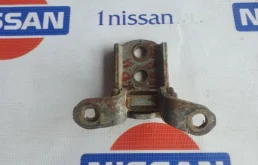 Петля двери Nissan Primera 1996-2001 804002F030 P11 GA16DE, передняя правая