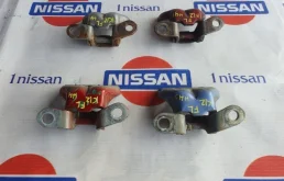 Петля двери Nissan Micra 2002-2010 80421BU030 K12 CR12- CR14, передняя левая