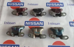 Петля двери Nissan Primera 2002-2007 80420BU030 P12 QG16-QG18, передняя правая