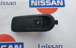 Кнопка стеклоподъемника Nissan Terrano 2014 2556100Q0G D10 K4M690, передняя правая