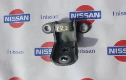 Петля двери Nissan Qashqai 2014 824214EA0A J11 HRA2, передняя левая