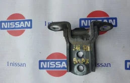 Петля двери Nissan Qashqai 2016 824214EA0A J11 R9M, передняя правая