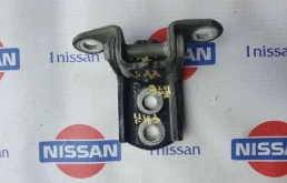 Петля двери Nissan Qashqai 2016 824204EA0A J11 R9M, задняя правая