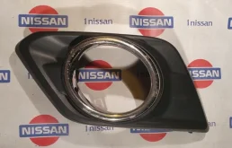 Накладка противотуманной фары Nissan 622574BA0B, передняя левая