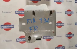 Кронштейн усилителя бампера Nissan 622104CL2A, передний правый