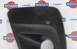 Накладка противотуманной фары Nissan 57731SJ050, передняя левая
