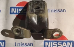 Петля двери Nissan Qashqai 2015 824204EA0A J11 HRA2, задняя правая
