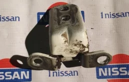 Петля двери Nissan Qashqai 2015 824204EA0A J11 R9M, задняя правая