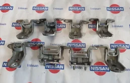 Петля двери Nissan Qashqai 2015 824204EA0A J11 HRA2, передняя