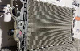 Радиатор охлаждения двигателя VOLVO S60 S80 XC70 XC60 2009 31368082