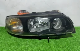 Фара ксеноновая Volvo S60 V70 XC70 2003 30655904, правая