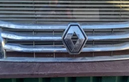 Решетка радиатора RENAULT DUSTER 2011 623825665R 1, передняя