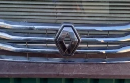 Решетка радиатора RENAULT DUSTER 2011 623825665R 1, передняя