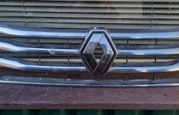 Решетка радиатора RENAULT DUSTER 2011 623825665R 1, передняя