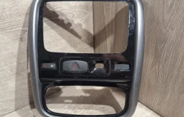 Накладка центральной консоли торпедо RENAULT DUSTER 2010-2020 682607294R