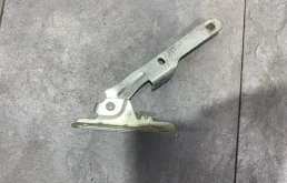Петля капота RENAULT LOGAN 2004-2014 8200916804 1, левая