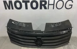 Решетка радиатора RENAULT SANDERO 2009-2014 8200925718 1