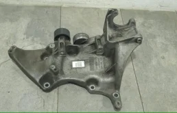 Кронштеин генератора RENAULT DUSTER 2013 8201033565 F4R B403