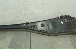 Жабо лобового RENAULT DUSTER 2013 8200825457 F4R B403, переднее левое