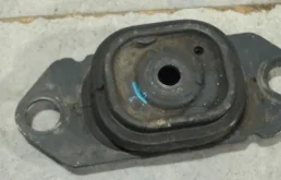 Кронштейн крепления КПП RENAULT MEGANE 2002-2009 8200352861 2, левый