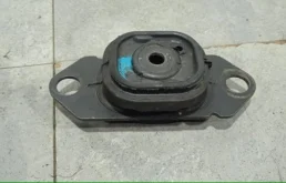 Кронштейн крепления КПП RENAULT MEGANE 2002-2009 8200352861 2, левый