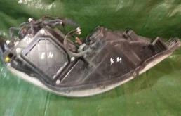 Фары для Toyota Alphard 2008 года на фотографиях