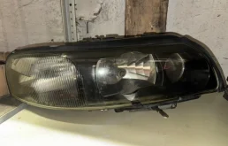 Фара ксеноновая VOLVO S60 V70 XC70 2003 30655904, передняя правая