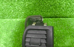 Дефлектор воздушный в торпедо SKODA FABIA 2, ROOMSTER 2007- правый б/у FABIA 2(2007-2015);ROOMSTER(2007-2015)