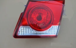 Фонарь внутренний правый для Chevrolet Cruze на фотографиях