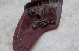 Фонарь внешний правый для Toyota RAV4 на фотографиях