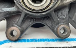 Кулак поворотный правый для Mercedes-Benz M class 2001 года на фотографиях