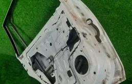 Дверь задняя левая для Subaru Legacy на фотографиях