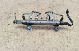 Топливная рампа (17520-ES60A) для Nissan X-Trail T30 RU 2001-2007