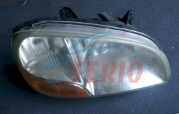 Фары для Suzuki Ignis 2001 года на фотографиях