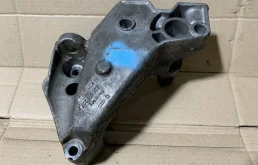 Кронштейн двигателя 038199207j vw skoda