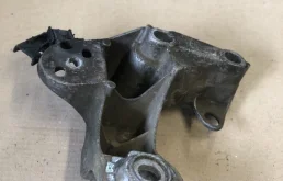 Кронштейн двигателя audi wv 4b0199352a
