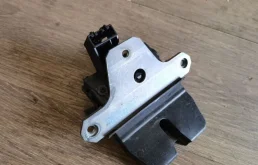 Замок крышки багажника Ford Focus