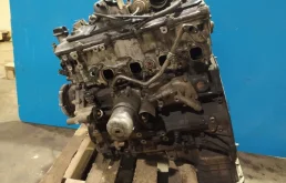 Двигатель без навесного для Nissan Pathfinder 1999 года на фотографиях