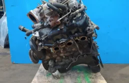 Двигатель без навесного для Nissan Pathfinder 1999 года на фотографиях