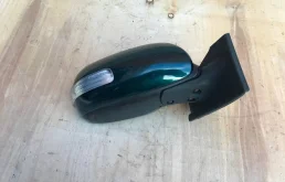 Зеркало правое toyota yaris scp90 поворотник 7 кон