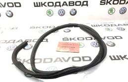 Уплотнитель проема сдвижной двери Volkswagen Transporter 2005 7H0837912L T5 2.5 AXE, передний правый